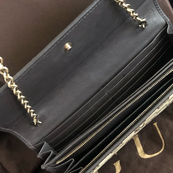 Gucci clutch and wristlet wallet with gold chain - Picture 7 of 8